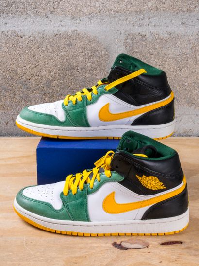 null JORDAN 1

MID RETRO Sonics (2013)

(554724-307)

US 8 / EU 41

(Bon état)