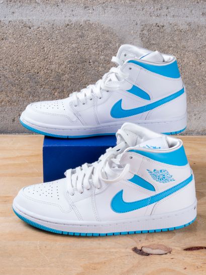 null JORDAN 1

MID UNC (W)

(BQ6472-114)

US 9F / EU 40,5

(Très bon état)