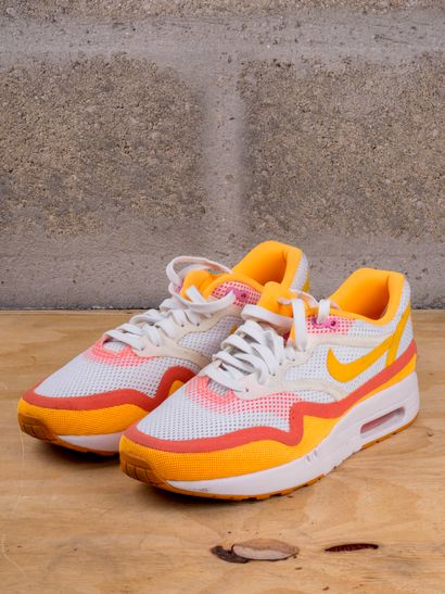 null NIKE AIR MAX 1

Breathe (W)

(644443-101)

US 9,5 F / EU 41

(Bon état)