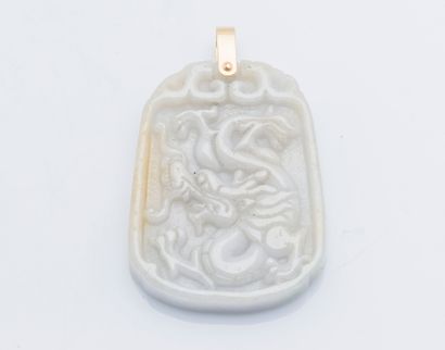 
Pendant decorated with a plate of white...