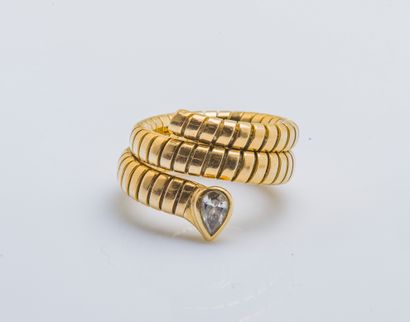 BULGARI 18K (750 ‰) yellow gold snake ring forming a double-round tubogas set with...