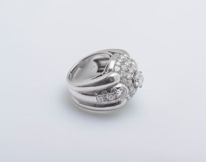 null Platinum (950 ‰) bridge ring forming a dome set with a brilliant-cut diamond...