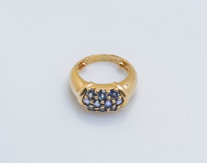 null Ring bulging yellow gold 18 carats (750 thousandths) the central part set with...