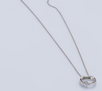 null Collier en argent (925 ‰) composé d’une chaîne et d’un pendentif rond serti...