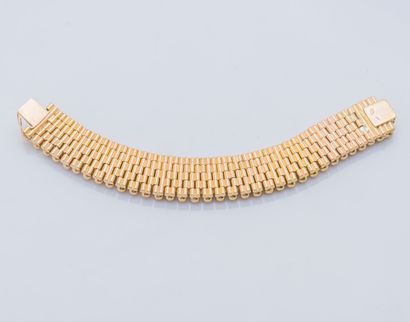 null Articulated ribbon bracelet in 18K yellow gold (750 ‰) composed of five rows...