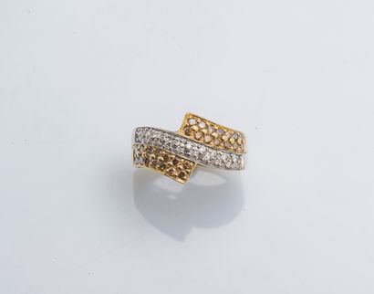 Asymmetrical ring in yellow gold 18 carats...
