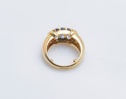 null Ring bulging yellow gold 18 carats (750 thousandths) the central part set with...