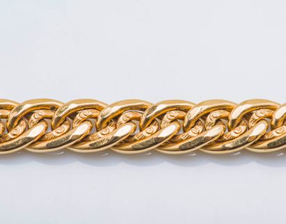 null 
Bracelet with double curb chain link in yellow gold 18 carats (750 thousandths)...