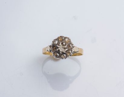 null Small ring flower out of yellow gold 14 carats (585 thousandths) and silver...