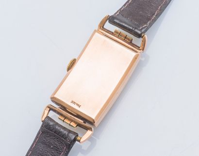 LONGINES Montre bracelet fabriquée pour le marché américain, époque Art Déco. Boitier...