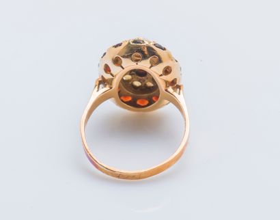 null Flower ring in pink gold 18 carats (750 thousandths) set with round garnets...
