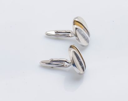null Pair of silver cufflinks (835 thousandths) textured round shape set with tiger...