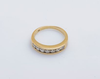 null Half wedding ring in yellow gold 18 carats (750 thousandths) decorated with...
