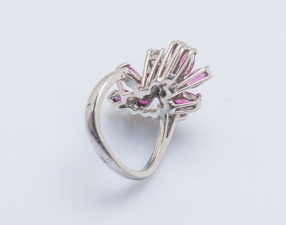 null Flower ring in 18K white gold (750 thousandths) set with three brilliant-cut...