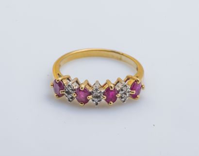 null Ring garter in yellow gold 18 carats (750 thousandths) decorated with oval rubies...