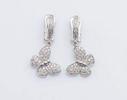 Pair of earrings in 18K white gold (750 thousandths)...