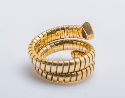 BULGARI 18K (750 ‰) yellow gold snake ring forming a double-round tubogas set with...