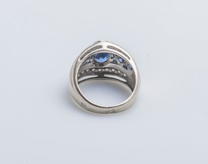 null 18K (750 ‰) white gold band ring set with an oval sapphire weighing approximately...
