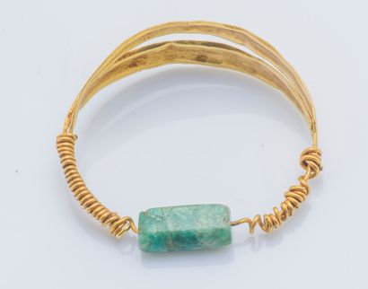 null Bracelet jonc formé de deux rubans et de fils torsadés d'or jaune 18 carats...