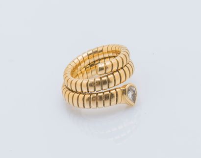 BULGARI 18K (750 ‰) yellow gold snake ring forming a double-round tubogas set with...