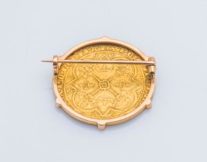 null Broche en or jaune 18 carats (750 millièmes) sertie d'une pièce Charles V (1364-1380)...