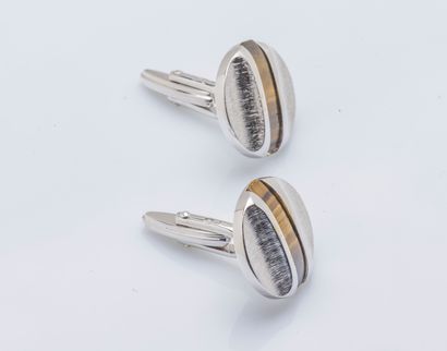 null Pair of silver cufflinks (835 thousandths) textured round shape set with tiger...