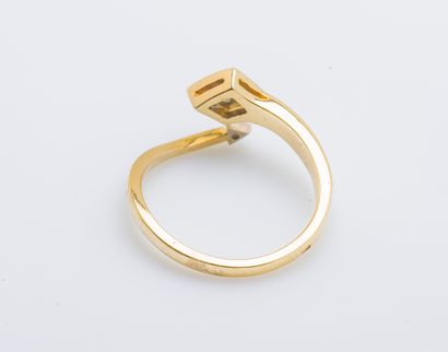 null Small ring snake in yellow gold 18 carats (750 thousandths) the head and the...