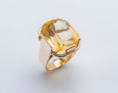 null Bague en or jaune 18 carats (750 millièmes) sertie d'une importante citrine...