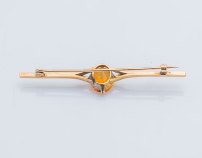 null 
Brooch barrette in yellow gold 14 carats (585 thousandths) set with an oval...