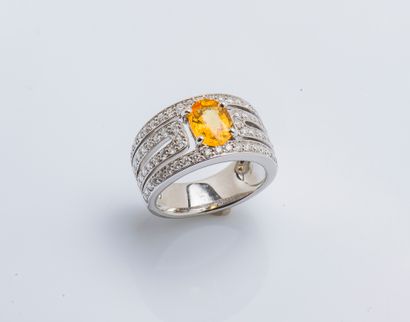 18K (750 karat) white gold band ring, openworked...