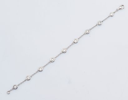 null Chain bracelet in white gold 18 carats (750 thousandths) decorated with nine...