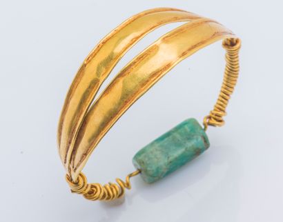 null Bracelet jonc formé de deux rubans et de fils torsadés d'or jaune 18 carats...