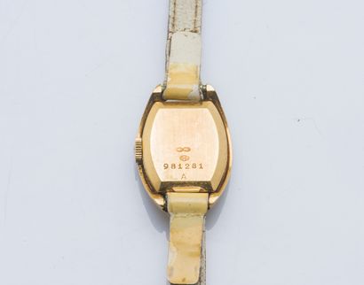 JAEGER-LECOULTRE Lady's watch in 18K yellow gold (750 thousandths) textured. The...