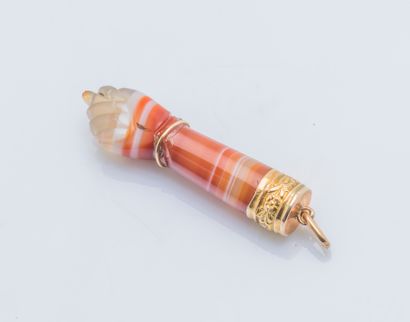 null Pendant hand of Figa in carved carnelian (restorations, trace of glue), the...