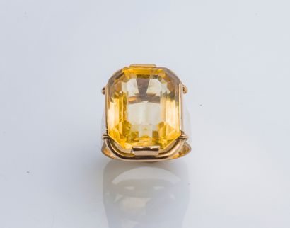 null Bague en or jaune 18 carats (750 millièmes) sertie d'une importante citrine...