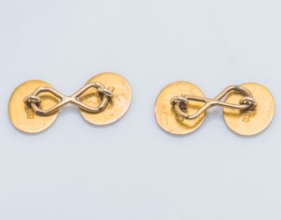 null 
Pair of cufflinks in yellow gold 14 carats (585 thousandths) formed of oval...
