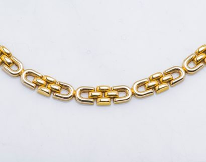 null Necklace fine ribbon in 18K yellow gold (750 ‰) the fancy links formed of horseshoe...