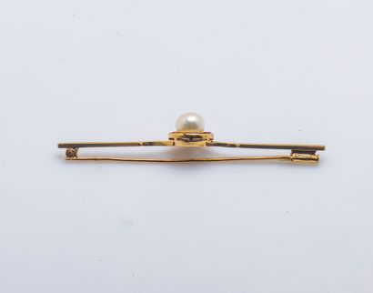 null 18K yellow gold (750 ‰) barrette brooch set with a button cultured pearl in...