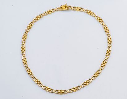 null Necklace fine ribbon in 18K yellow gold (750 ‰) the fancy links formed of horseshoe...