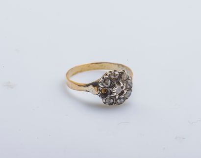 null Small ring flower out of yellow gold 14 carats (585 thousandths) and silver...