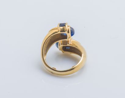 null Band ring in 18K yellow gold (750 thousandths) set with three oval cabochons...