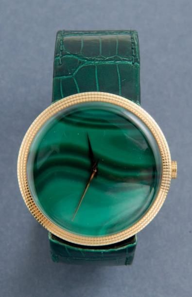 DIOR (LA D / GRANDE TAILLE - CADRAN VERT), vers 2007 Imposante montre ronde de femme...