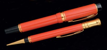 PARKER DUOFOLD en résine orangé Stylo plume à cartouche, plume en or 14 carats, et...