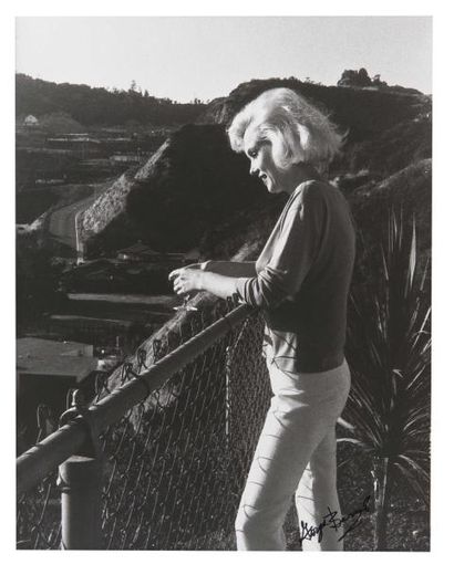 George BARRIS (né en 1928) Marilyn au balcon Tirage argentique d'époque signé en...