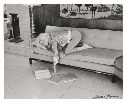 George BARRIS (né en 1928) Marilyn au canapé Tirage argentique d'époque, signé en...