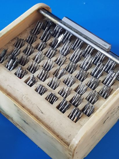 null Polishing kit, box of milling cutters for crimping and mandrels with magnifying...