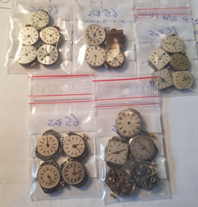 null Lot of 159 mechanical movements with manual winding, some with dials, crowns,...