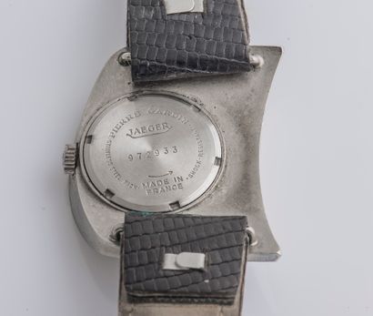 Pierre CARDIN et JAEGER Pierre CARDIN and JAEGER circa 1970

Wristwatch, the truncated...