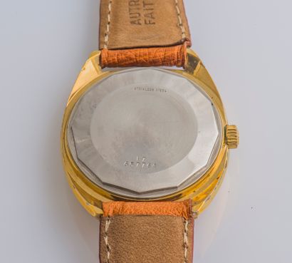 LONGINES LONGINES

Classic automatic watch ref: 890, tonneau-shaped case in gilt...