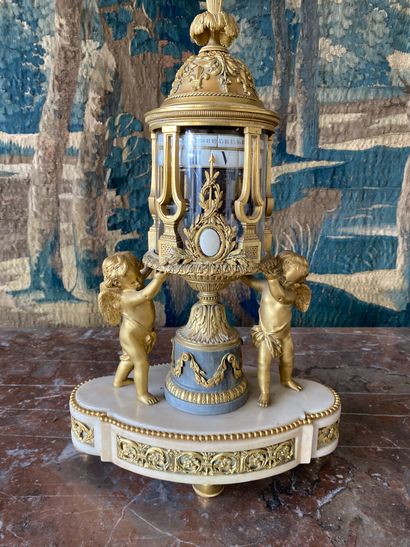 Marble and gilt bronze clock with a revolving...